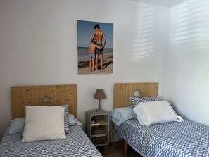 2 bedrooms, iron/ironing board, travel crib, free WiFi - Charming townhouse in Denia (Las Rotas) with stunning sea views. (Denia)