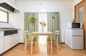 Restaurant - 6 Minutes to Shinjuku Station by Train, Max 4 People (Tokyo)