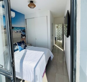 2 bedrooms, in-room safe, iron/ironing board, free WiFi