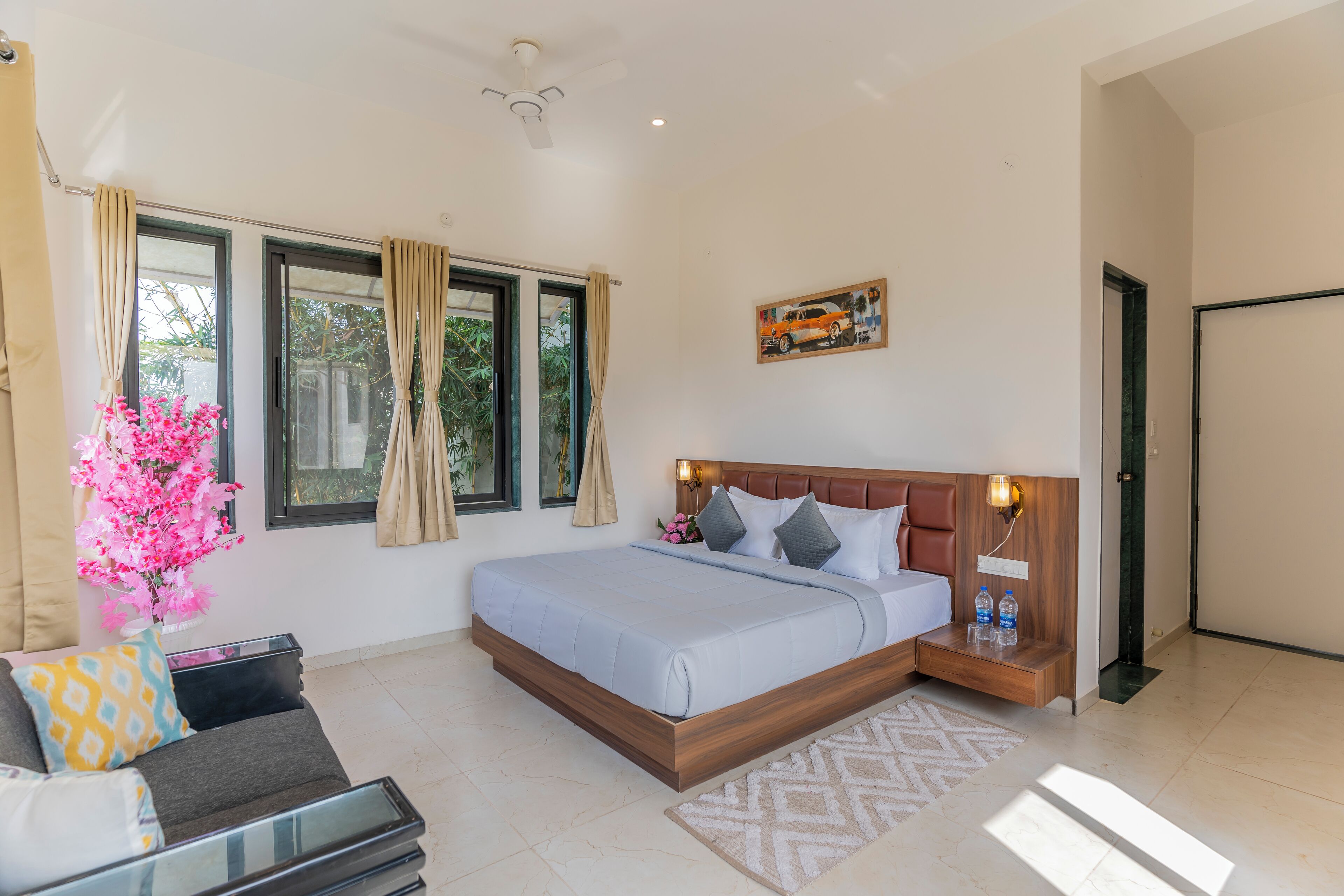 5 bedrooms, iron/ironing board, WiFi, bed sheets