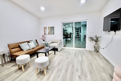 Spacious 4-bedroom house with AC and WiFi in charming El Paso