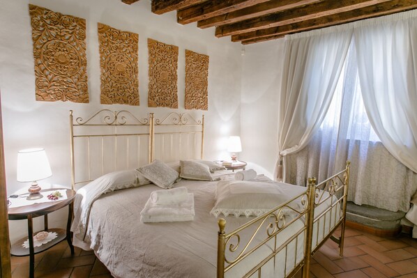 2 chambres, fer et planche à repasser, accès au Wi-Fi (inclus)