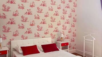 2 bedrooms, internet, bed sheets