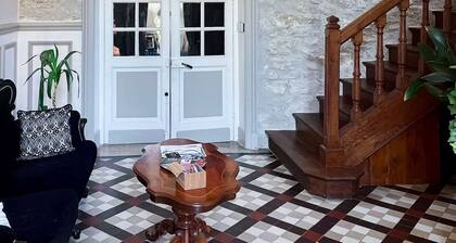The Rooms of Vilmorais - Violette Prince