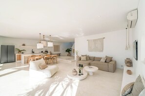 Luxury Villa, Pool View | Living room | Flat-screen TV - Villa Scorcio (Canggu)