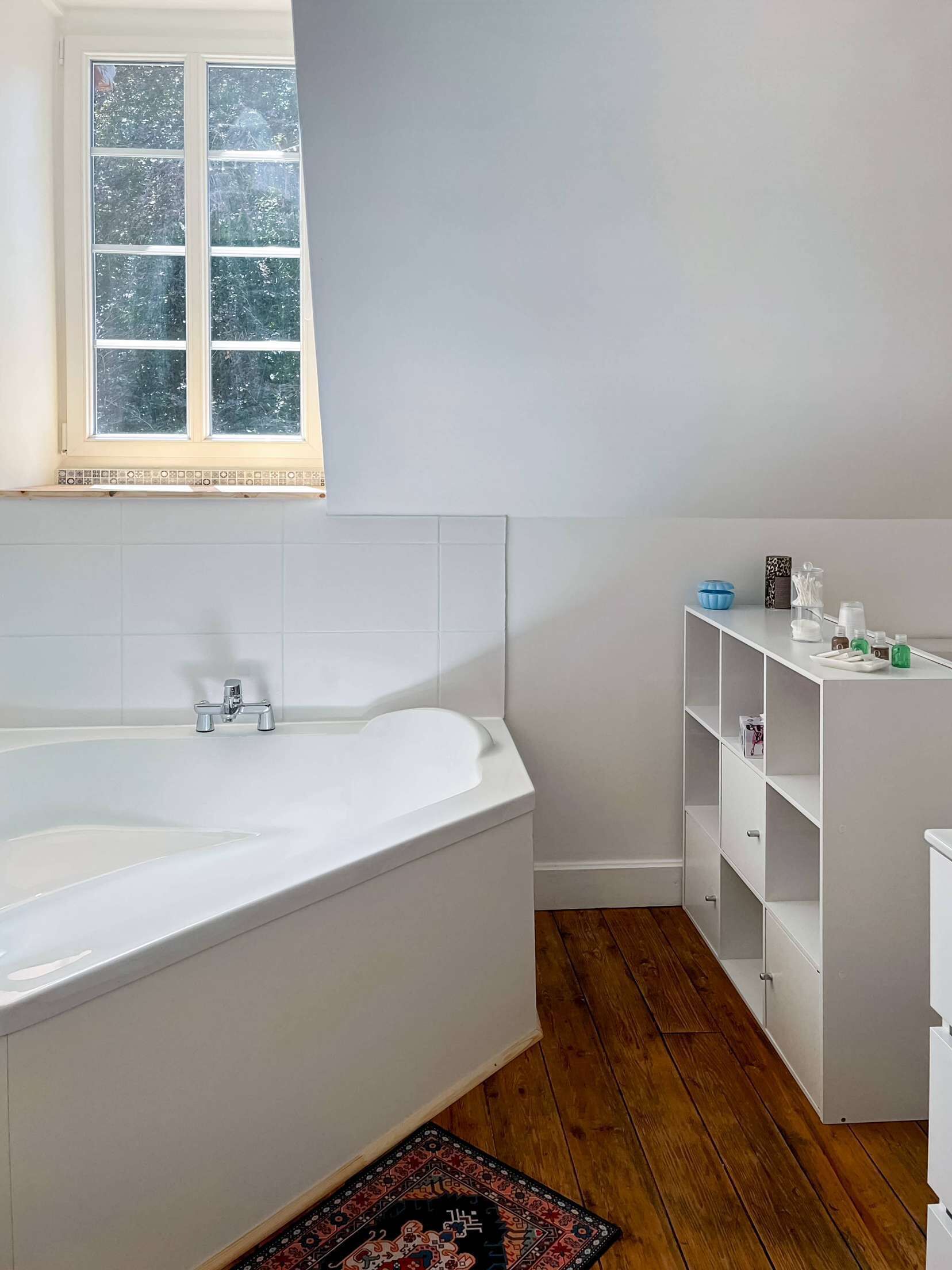 Een douche, een haardroger, handdoeken