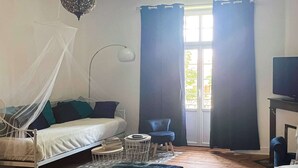 2 bedrooms, internet, bed sheets - Double Bedrooms of Vilmorais (Arcomps)