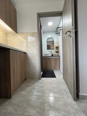 Dusch, hårtork, handdukar och tvål