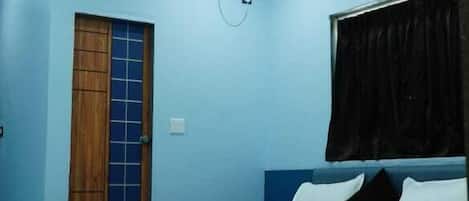 Chambre Deluxe | 1 chambre, lit avec matelas en mousse à mémoire, accÚs au Wi-Fi (inclus)