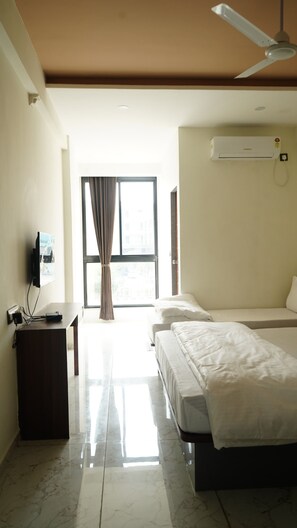 Lit avec matelas en mousse à mémoire, accès au Wi-Fi (inclus)