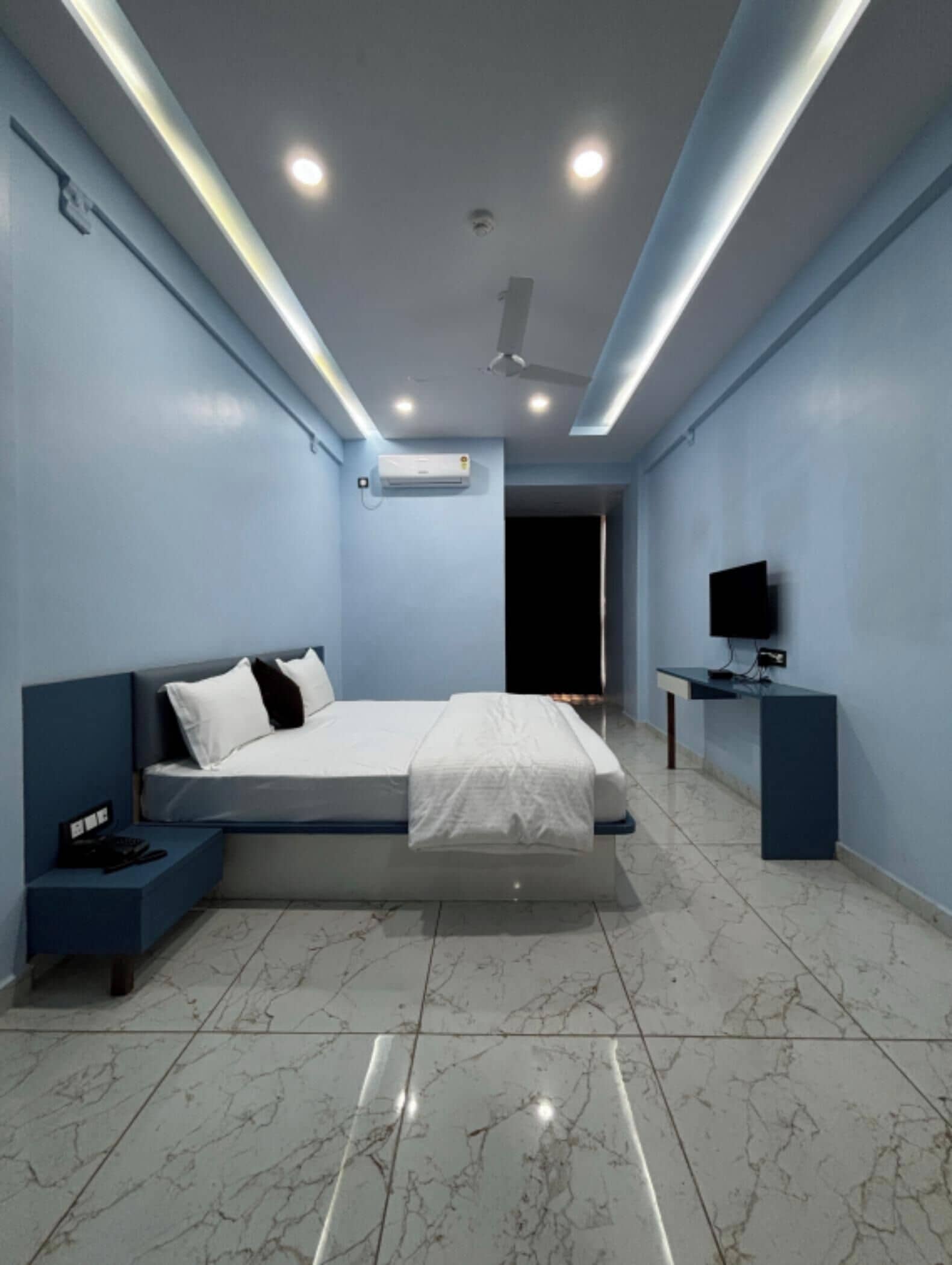 Royal-Suite | Betten mit Memory-Foam-Matratzen, kostenloses WLAN, Bettwäsche