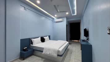 Deluxe Room | Memory-foam beds, free WiFi, bed sheets