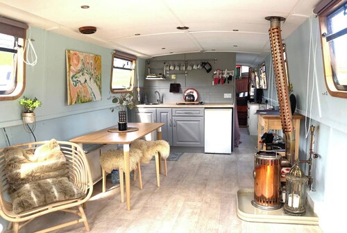 5 Star Stunning Houseboat, no Experience Required! Enjoy the Most Romantic Trip!