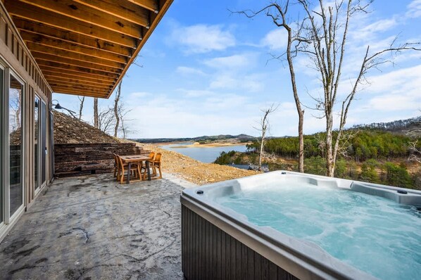 Suite | 5 bedrooms - NEW Lake View Indoor Pool Sleeps 14 Hot Tub (Sevierville)