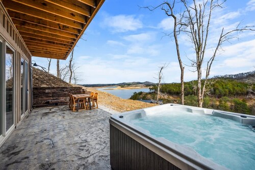 NEW Lake View Indoor Pool Sleeps 14 Hot Tub