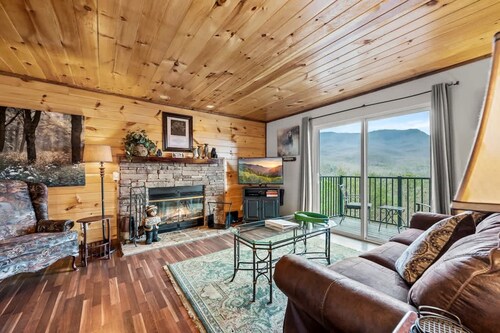 Sleeps 4 Heated Pool Hot Tub Mountain View