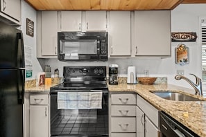 Apartment | 1 bedroom - Sleeps 4 Heated Pool Hot Tub Mountain View (Gatlinburg)