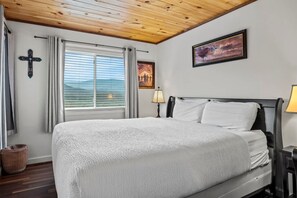 Apartment | 1 bedroom - Sleeps 4 Heated Pool Hot Tub Mountain View (Gatlinburg)