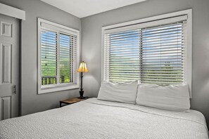 Apartment | 1 bedroom - Mountain Views Indoor Pool Hot Tub Sleeps 4 (Gatlinburg)