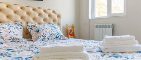 2 dormitoris, planxa i posts de planxar, wifi i roba de llit