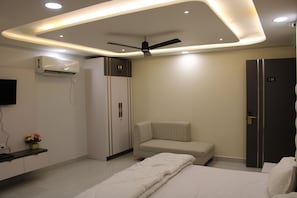 Deluxe Double Room | Free WiFi - Hotel Gold Stone (Kanpur)