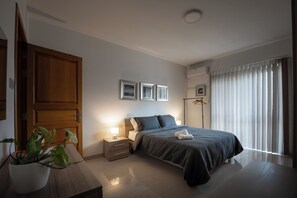 3 chambres, fer et planche à repasser, lit parapluie, Wi-Fi gratuit