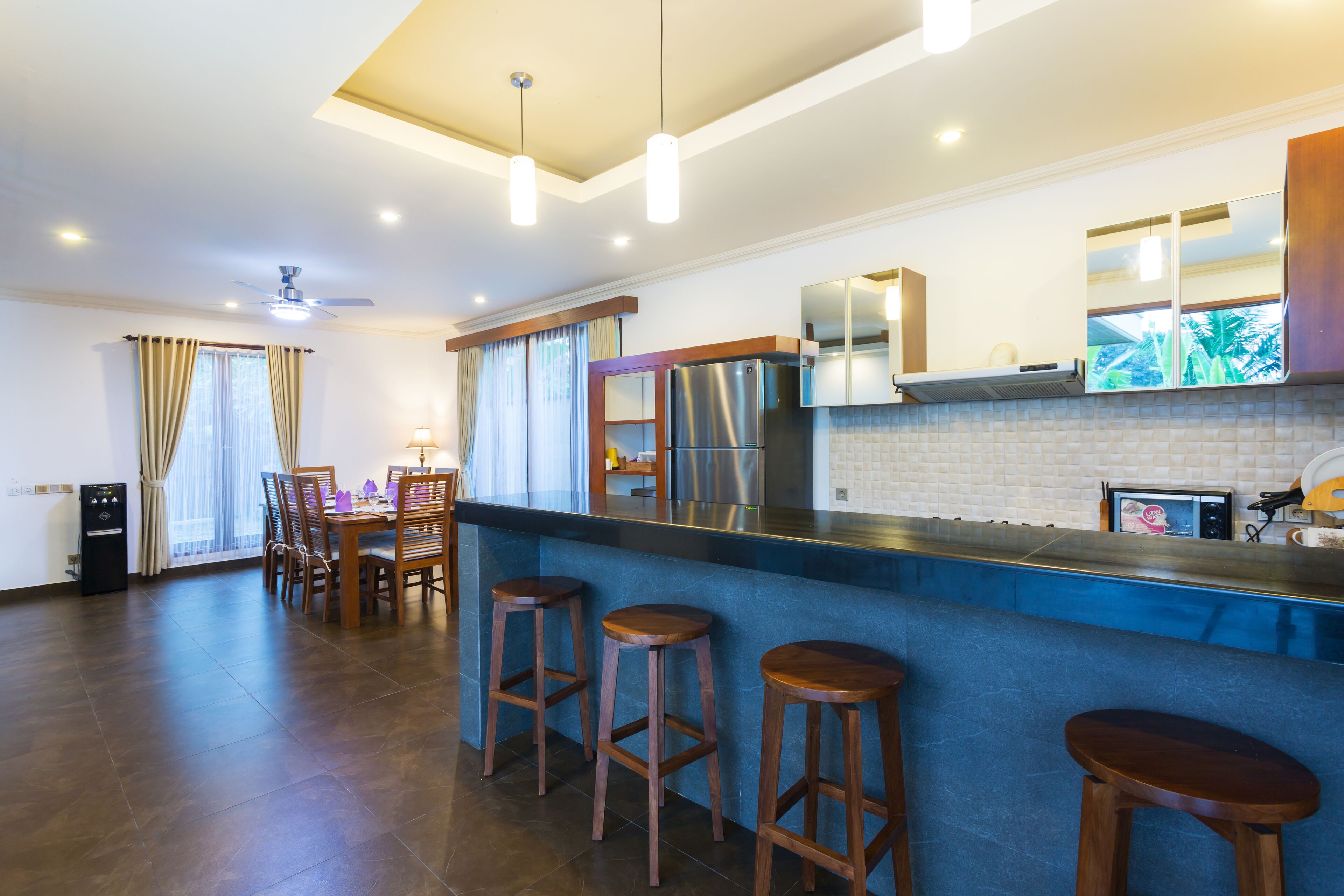 冰箱、炉灶、厨具/餐具、纸巾