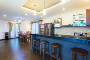 Fridge, stovetop, cookware/dishes/utensils, paper towels