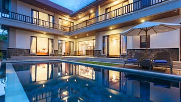 Kolam renang outdoor