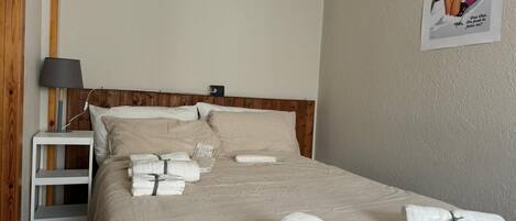 1 bedroom, iron/ironing board, WiFi, bed sheets