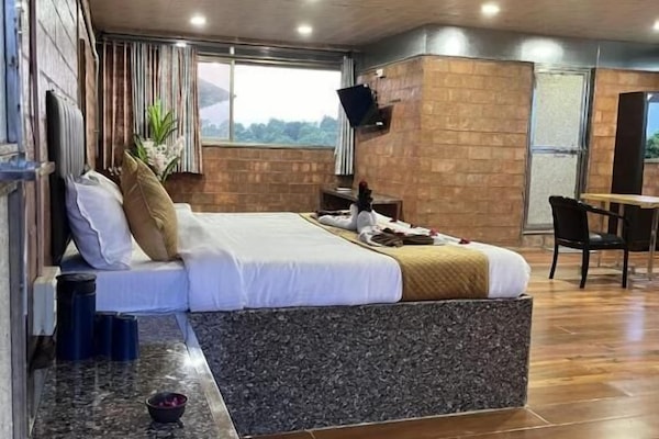 Deluxe Double Room, City View | Desk, laptop workspace, free WiFi