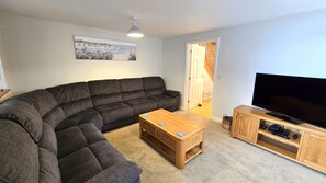 Smart TV, fireplace, DVD player, books - A spacious, 3 bedroom holiday home in Perranporth with fantastic sea views! (Perranporth)
