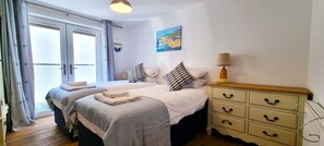 2 chambres, fer et planche à repasser, Wi-Fi, draps fournis