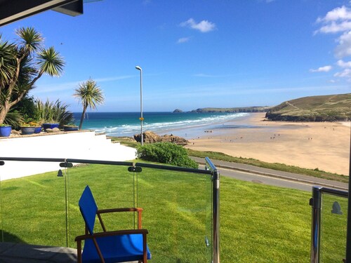 Luxury, 3 bedroom apartment with stunning sea views!