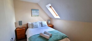 4 quartos, ferros/tábuas de passar roupa, Wi-Fi, roupa de cama