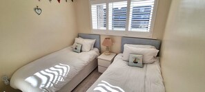 2 chambres, fer et planche à repasser, Wi-Fi, draps fournis