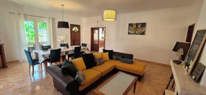 Älytelevisio, kirjoja