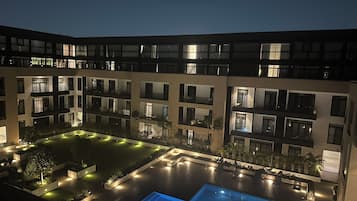 3 outdoor pools