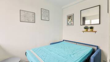 Fer et planche Ă  repasser, Wi-Fi, draps fournis