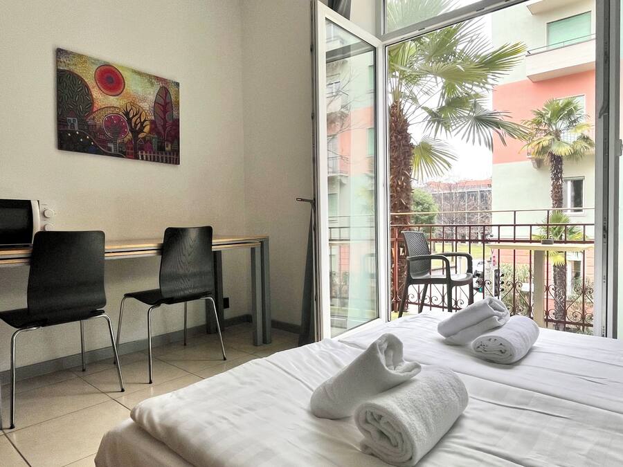 Soundproofing, free WiFi