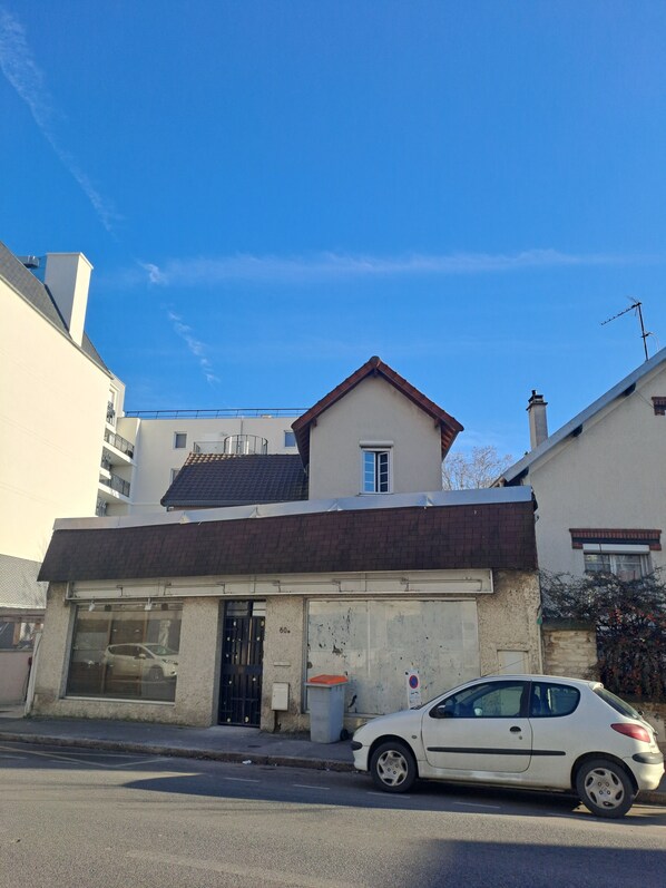 Exterior - Oliasi Poissy (Poissy)