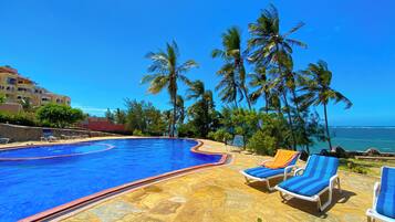 Outdoor pool, sun loungers