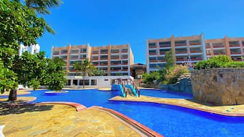 Outdoor pool, pool loungers