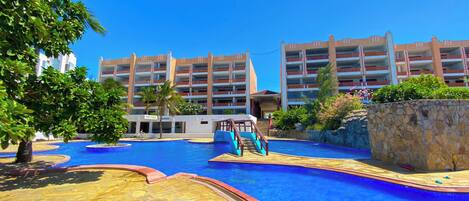 Outdoor pool, pool loungers