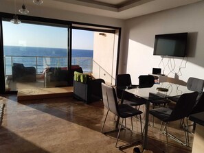 Dining - Sublime room facing the sea: beach, swimming pool, golf course, complimentary breakfast. (Salé)