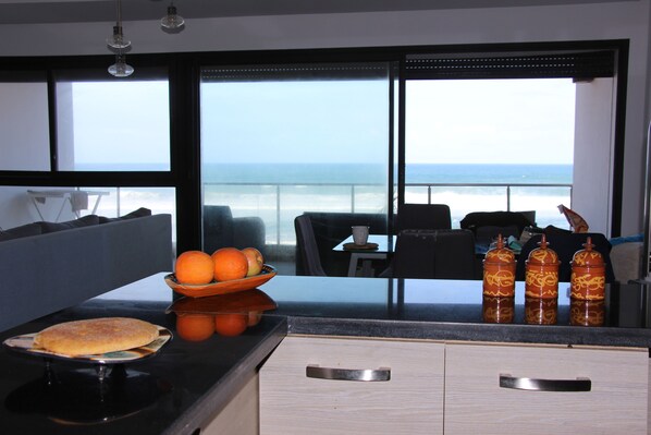 Dining - Sublime room facing the sea: beach, swimming pool, golf course, complimentary breakfast. (Salé)