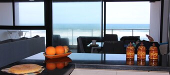 Sublime room facing the sea: beach, swimming pool, golf course, complimentary breakfast.