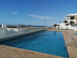 Outdoor pool - Sublime room facing the sea: beach, swimming pool, golf course, complimentary breakfast. (Salé)