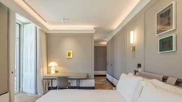 Quartos Authentic | Egyptian cotton sheets, premium bedding, minibar, in-room safe