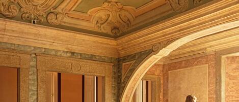 3 bars/lounges, poolside bar